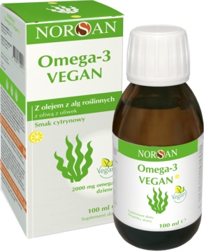 NORSAN Omega-3 Vegan: białe pudełko i brązowa butelka wegańskiego oleju z alg, smak cytrynowy, 100ml.