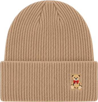 Widok z przodu beżowej, prążkowanej czapki beanie z haftowanym misiem w muszce na wywiniętym brzegu.