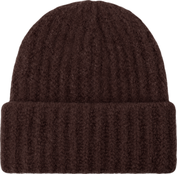Ciemnobrązowa, prążkowana czapka beanie z wełny, z wywiniętym brzegiem, widok z przodu na ciemnym tle.