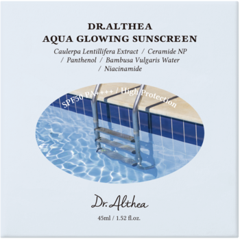 Białe opakowanie DR.ALTHEA Aqua Glowing Sunscreen SPF50+ z basenem, widok z przodu, dla nawilżonej cery.