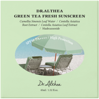 Jasnozielone opakowanie Dr. Althea Green Tea Fresh Sunscreen SPF50 PA++++, z obrazem plaży i leżaków.