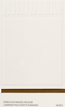 Białe opakowanie świecy do masażu HHUUMM release z wytłoczonym logo, lawenda, palo santo, rumianek.