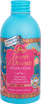 Niebieska butelka Tesori d'Oriente Ayurveda, perfumy do prania z Amlą i Paczuli, ozdobna różowa etykieta z przodu.