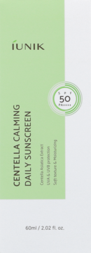 iUNIK Centella Calming Daily Sunscreen SPF 50 PA++++, zielono-białe opakowanie, widok z przodu, 60ml.