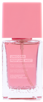 UNICORN PERFUME MIST: różowa mgiełka do ciała i włosów w kwadratowej butelce z jasnoróżową nakrętką, widok z przodu.