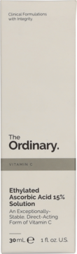 Białe opakowanie The Ordinary Ethylated Ascorbic Acid 15% Solution. Serum z witaminą C, 30 ml, z szarym paskiem.