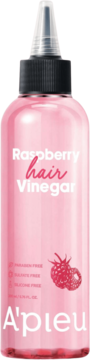 Różowa butelka A'pieu Raspberry Hair Vinegar z aplikatorem i grafiką malin, widok z przodu.