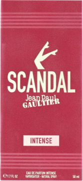 Intensywne perfumy Jean Paul Gaultier Scandal w ciemnoróżowym opakowaniu, z białym napisem i grafiką nóg.