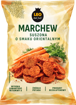 LEO Marchew Suszona orientalna. Beżowa torebka z obrazem czerwonych, chrupiących plastrów marchewki i świeżych warzyw.