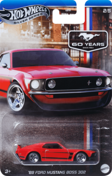 Czerwony Hot Wheels '69 Ford Mustang Boss 302 Silver Series w blisterze, widok z boku, z grafiką 60 lat.