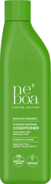 Zielona butelka Neboa Matcha Energy Strengthening Conditioner, z masłem shea i zieloną herbatą, dla słabych włosów, widok z przodu.
