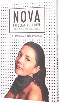 Rękawica peelingująca NOVA Exfoliating Glove w białym pudełku z kropkami, kobieta w czarnej rękawicy, widok z przodu.