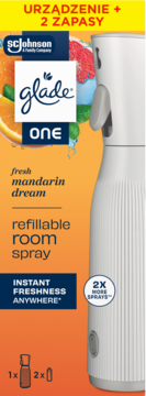 Glade ONE Fresh Mandarin Dream spray do pomieszczeń, biały dyfuzor z 2 zapasami, pomarańczowe tło z cytrusami.