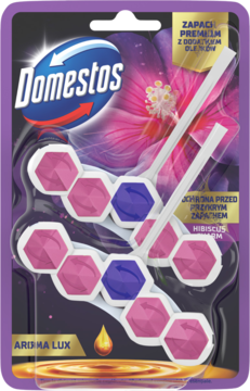 Domestos Aroma Lux Hibiscus Charm kostki WC: opakowanie 2 fioletowych zawieszek z różowymi i niebieskimi blokami, kwiatowe tło.