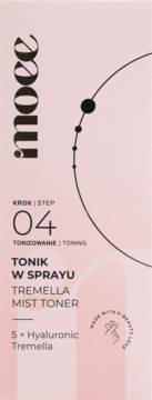 Moee Tremella Mist Toner, różowe prostokątne opakowanie. Widok z przodu, widoczny tekst 04 TONING, Hyaluronic Tremella.