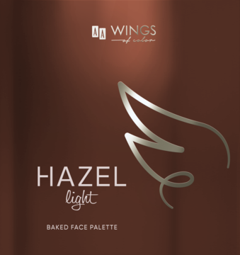 Ciemnobrązowa paleta do konturowania twarzy HAZEL LIGHT z srebrnym logo WINGS of color i ozdobnym skrzydłem, widok z przodu.
