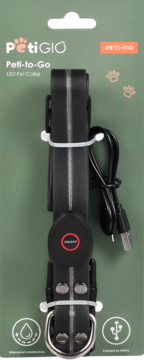 Czarna obroża LED PetiGio Peti-to-Go dla psa, ładowana USB-C, na zielonym opakowaniu, widok z przodu.