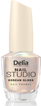 Delia Nail Studio Korean Gloss, perłowy lakier do paznokci w szklanej butelce z beżową nakrętką, widok z przodu.