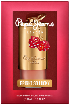 Pepe Jeans Bright So Lucky 50ml, złota butelka perfum damskich z czerwonymi kostkami, w widocznym z przodu czerwonym pudełku.