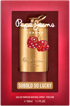 Złoty flakon perfum męskich Pepe Jeans So Bold So Lucky 50ml z czerwoną zawieszką kostek, w bordowym opakowaniu.