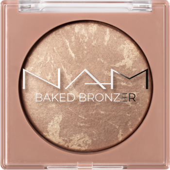 NAM Baked Bronzer w kwadratowej puderniczce. Wypiekany, rozświetlający bronzer z marmurowym wzorem, widok z góry.