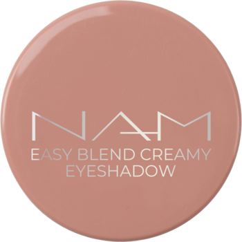 Kremowy cień NAM Easy Blend w okrągłym, różowo-beżowym opakowaniu. Srebrne logo i świetlisty kolor.