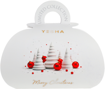 Białe pudełko prezentowe Yesha Limited Collection w kształcie bombki, z białymi choinkami, czerwonymi bombkami i 'Merry Christmas'.