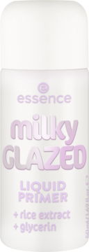 Biała butelka Essence Milky Glazed Liquid Primer z fioletowymi napisami, widok z przodu, z ryżem i gliceryną.