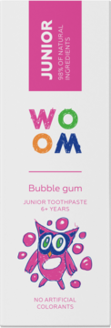 Widok z przodu opakowania pasty WOOM Junior Bubble gum 6+. Białe pudełko, 98% nat. składników, różowa sowa.