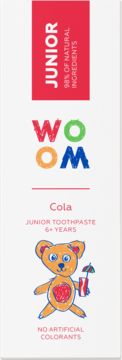 WOOM Junior Cola 6+ lat pasta do zębów. Białe opakowanie z napisem JUNIOR, miś i informacja 98% nat. składników.