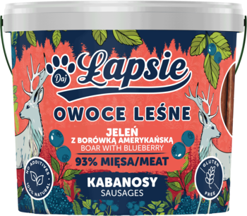 Lapsie Kabanosy dla psa Jeleń z Borówką, białe wiaderko z etykietą z jeleniem i jagodami, widok z przodu.