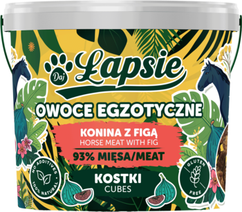 Białe wiaderko Lapsie Kostki Konina z Figą, 93% mięsa, na etykiecie tropikalne liście i konie, widok z przodu.