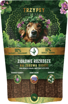 Trzypsy Deluxe, 70g paski z bażanta i ziół, zielona paczka dla psów na zdrową sierść, z psem w wianku, widok z przodu.