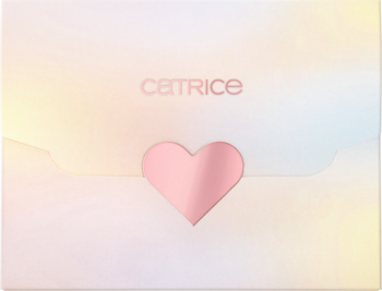 Catrice bibułki matujące Love Letters w pastelowym opakowaniu z różowym metalicznym sercem, widok z przodu.