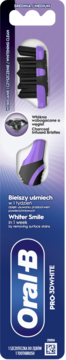Oral-B PRO-3DWHITE szczoteczka z czarnym włosiem z węglem, średnia twardość, fioletowo-niebieskie opakowanie.