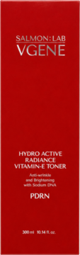 SALMON:LAB VGENE Hydro Active Radiance Vitamin-E Toner 300ml, czerwona butelka z srebrnym napisem, z przodu.