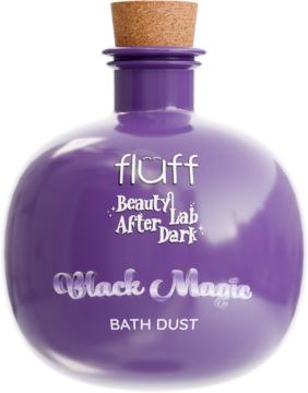 Lśniąca, fioletowa butelka Fluff Black Magic Bath Dust z korkowym zamknięciem, frontowy widok na czarnym tle.