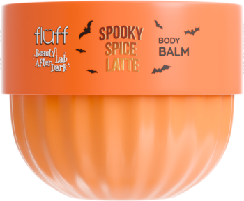 Fluff Spooky Spice Latte balsam do ciała w pomarańczowym słoiku dyni, z nietoperzami na wieczku, widok z przodu.
