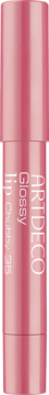 Pionowo ustawiony różowy błyszczyk Artdeco Glossy Lip Chubby 35 w sztyfcie, z białymi napisami.