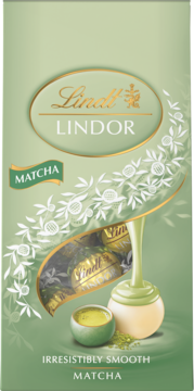 Zielone opakowanie Lindt Lindor Matcha. Widoczne złote praliny, biała kulka oblana zieloną matchą i tekst: IRRESISTIBLY SMOOTH.