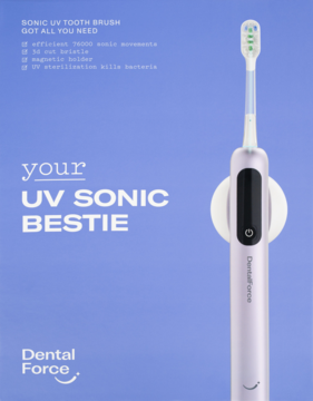 Fioletowa szczoteczka soniczna DentalForce UV SonicBestie z UV i magnetycznym uchwytem, pionowo na niebieskim tle.