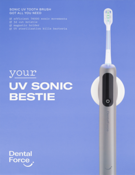 Srebrna szczoteczka soniczna DentalForce UV SonicBestie w magnetycznym uchwycie, na niebieskim tle z napisem 'UV SONIC BESTIE'.