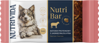 Opakowanie Nutri Bar baton proteinowy dla psa z jagnięciną, z puszystym psem, złotą owcą i napisem 2x, widok z przodu.