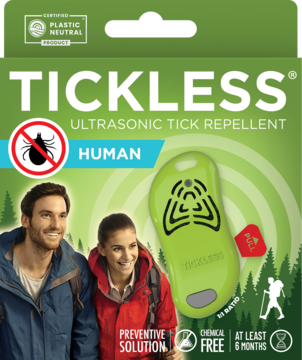 Zielono-białe opakowanie Tickless Ultrasonic Tick Repellent dla ludzi, z zielonym urządzeniem i parą hikerów.