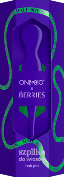 Fioletowa szpilka do włosów ONLYBIO x BERRIES w pionowym opakowaniu z zielonymi zdobieniami, widok z przodu.