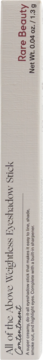 Pionowe, jasne opakowanie cienia Rare Beauty All of the Above Weightless Eyeshadow Stick Contentment, 1.3g.