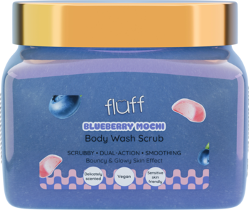 Fioletowy słoik fluff Blueberry Mochi Body Wash Scrub ze złotą pokrywką i borówkami na etykiecie, widok z przodu.