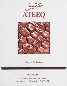 Nusuk Ateeq Extrait De Parfum: białe pudełko z metalicznym, chropowatym wzorem przypominającym kamienie, widok z przodu.
