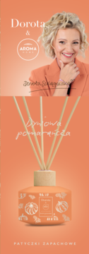 Patyczki zapachowe Dorota & Aroma Home Dyniowa pomarańcza. Pomarańczowy dyfuzor z patyczkami, wzory dyń, uśmiechnięta Dorota.