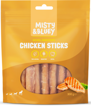 Żółte opakowanie Misty & Bluey Chicken Sticks dla psa, widok z przodu, z oknem na naturalne pałeczki.
